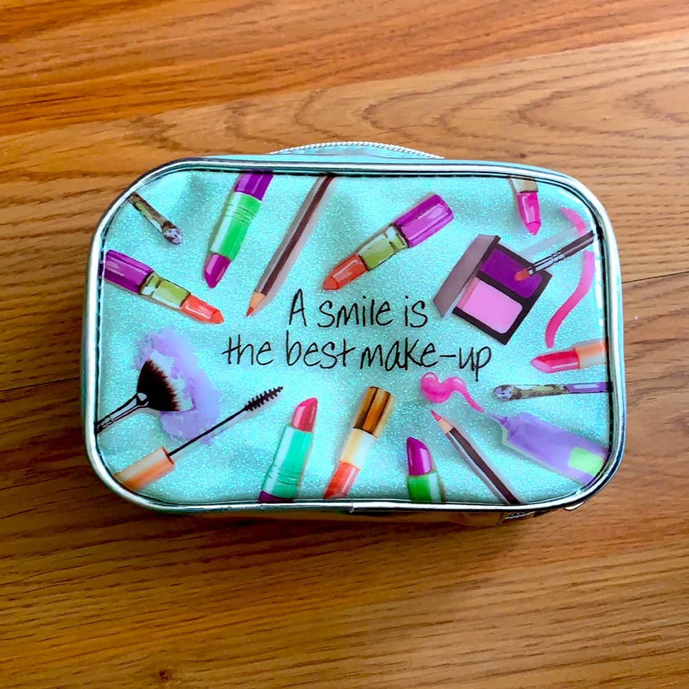 Small light blue make up bag, lipstick design’s